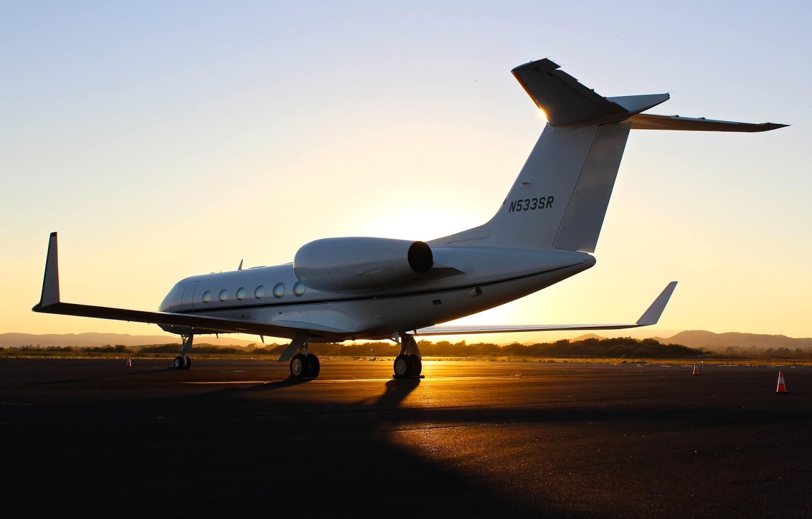 Need to Hire a Private Jet? Here's What You Need to Know