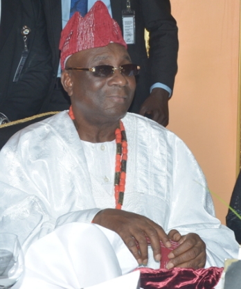 oba akiolu doesn't belong to the ruling family