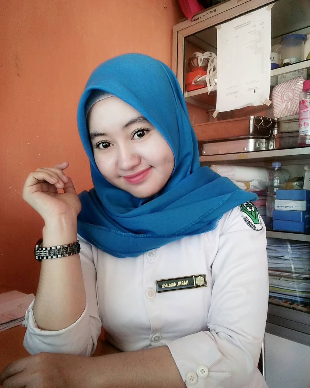 Perempuan Berjilbab Ketat Mempesona - Republic Renger Cantik