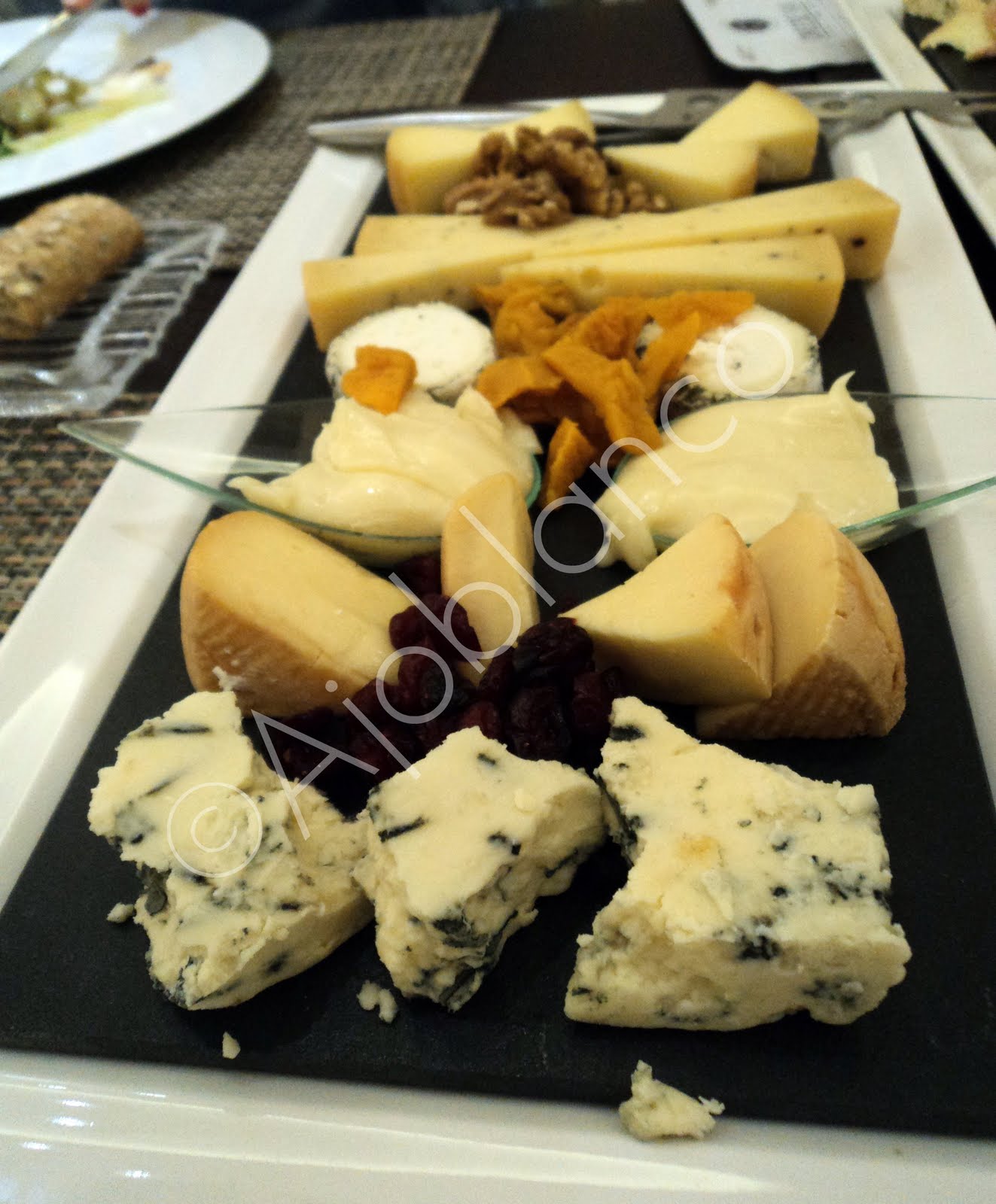 AJOBLANCOBLOG Va de quesos, CHEESE BAR, el paraíso de los amantes del