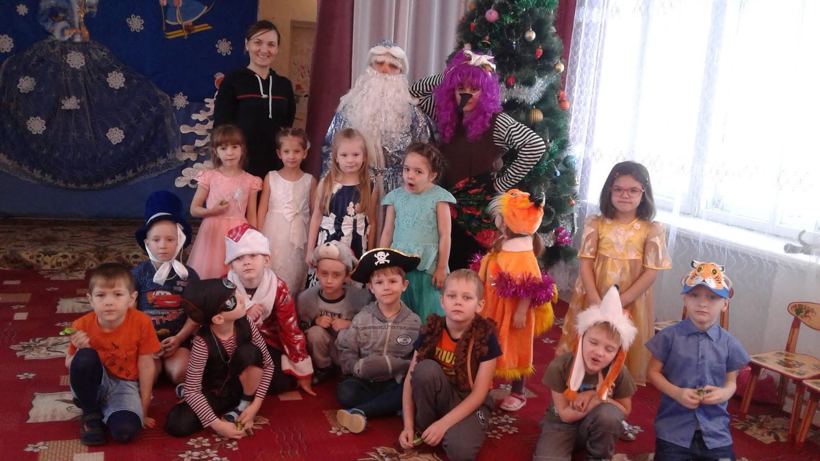 новый год в детском саду. в доу прошел новый год. в доу прошел новый год. утренник для детей младшей группы. алый парус садик никологоры.