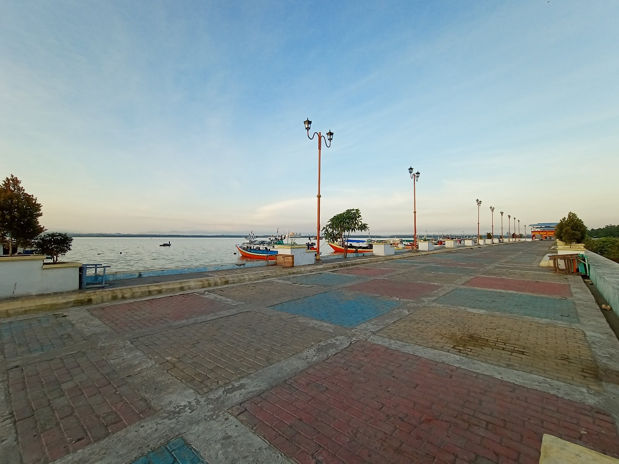 Inilah Suasana Teluk Kendari Kawasan Wisata Kendari Beach Saat Pagi