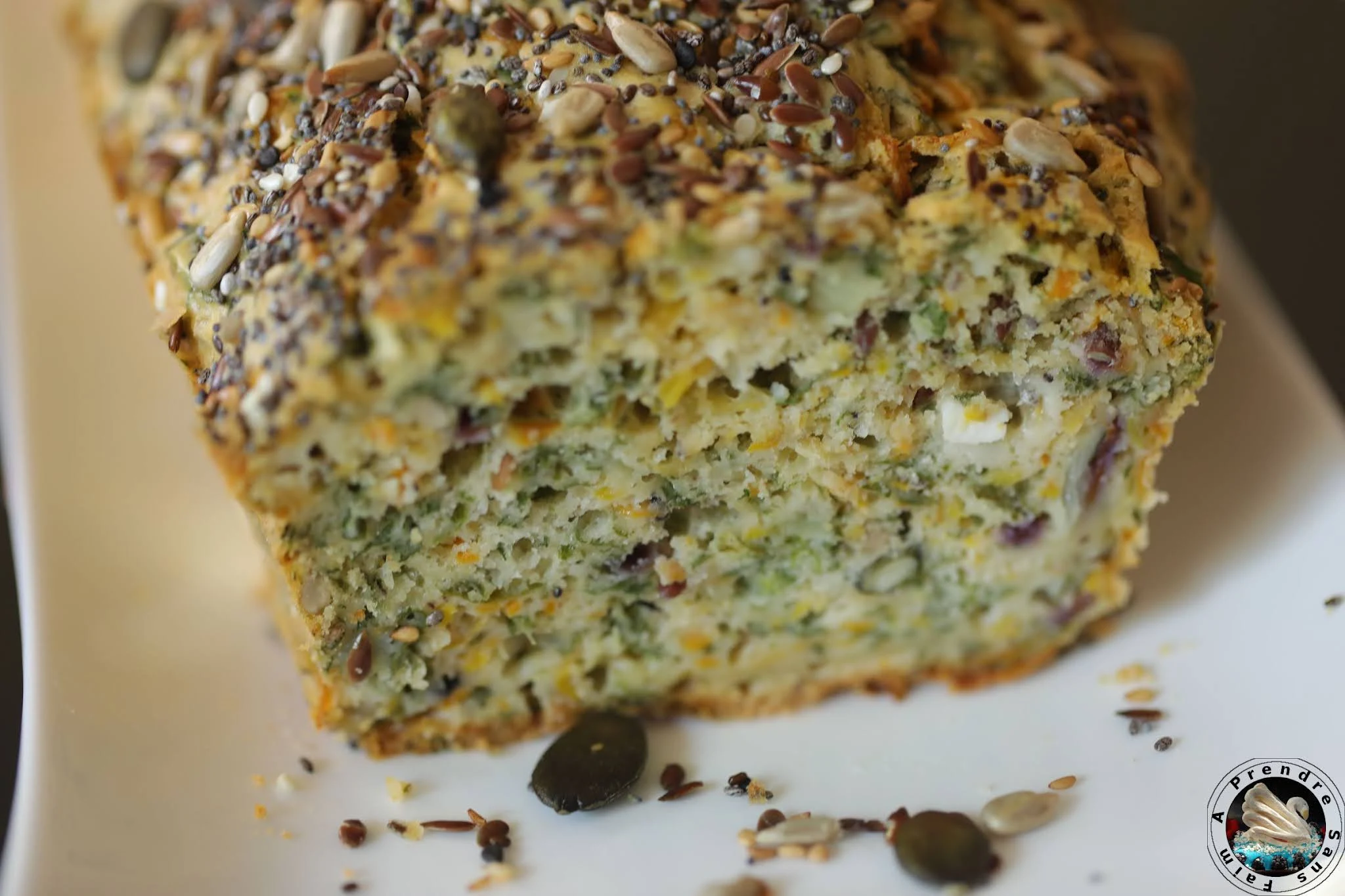 Cake carottes feta aux fanes de carottes | A Prendre Sans Faim
