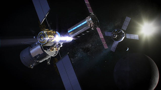 Первый блок орбитальной станции Gateway с пристыкованным грузовым модулем на окололунной орбите / NASA