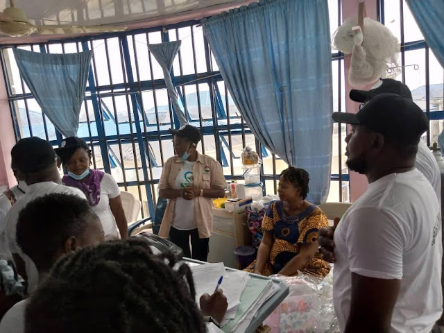 Nigerian woman gives birth to triplets after 11 years of marriage (Photos)