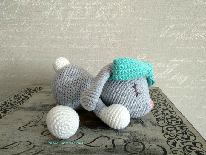 Con hilos, lanas y botones: Coneja Lola (@littleaquagirl)