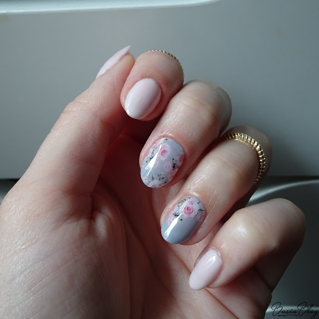 manirouge, naklejki termiczne, ozdoby termiczne, from bloggers with love, kolekcja blogerek, kolekcja blogerska, paznokcie w kwiaty, kwiaty na paznokciach, różyczki na paznokciach, różyczki na szarym tle, szare paznokcie, rose nails, flower nails, floral nails, manirouge basia blog rose