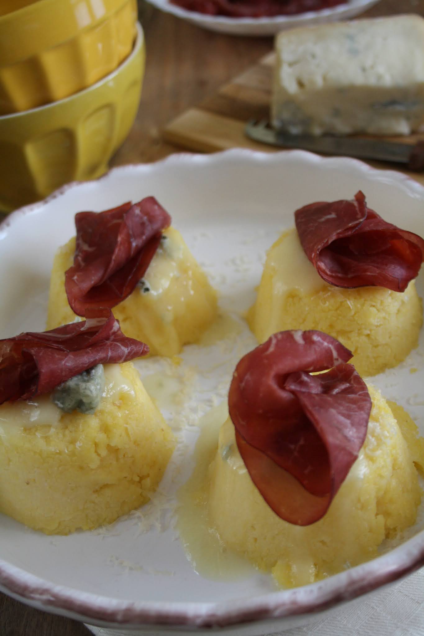 ANTIPASTO DI POLENTA E La tavola imbandita...loving cooking...