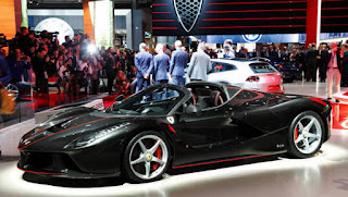 Ferrari LaFerrari Aperta Convertible Super Car 1 LaFerrari Aperta Convertible First Look at Paris Motor Show 2016