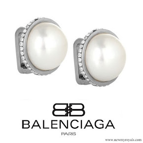 Kate-Middleton-Balenciaga-Eugenia-Pearl-Stud-Earrings.jpg
