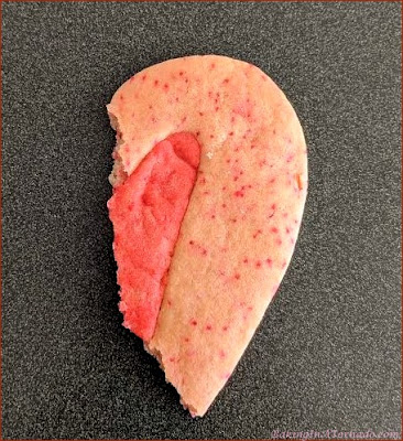 Broken heart | Picture taken by and property of www.BakingInATornado.com | #funny #FlyOnTheWall