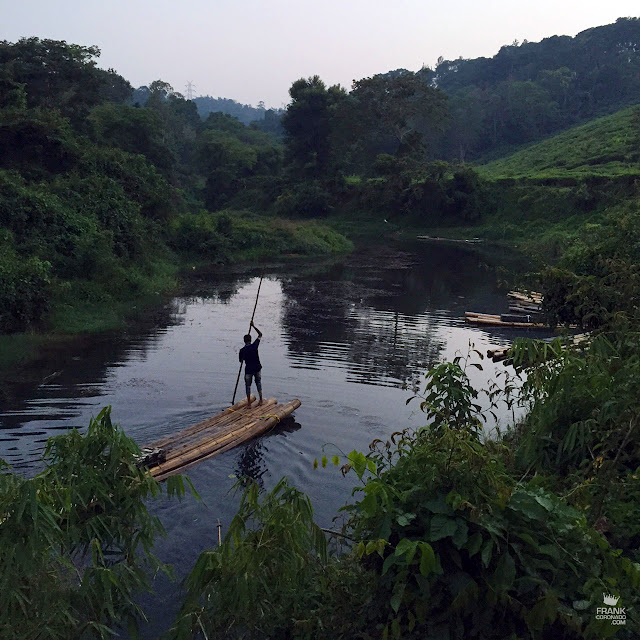 balsa en rio pozhuthana en wayanad India