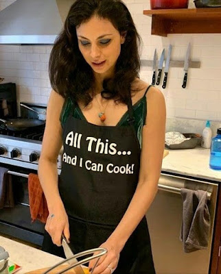 DC COMICS AND ARROWVERSE : Morena Baccarin Has Some Of Best Social