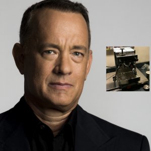 Tom Hanks regala cafetera a periodistas de la Casa Blanca