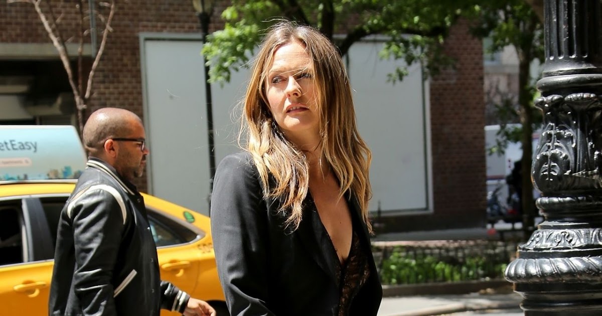 Alicia Silverstone Style – Arrives at Her Hotel in NY 06/11/2018