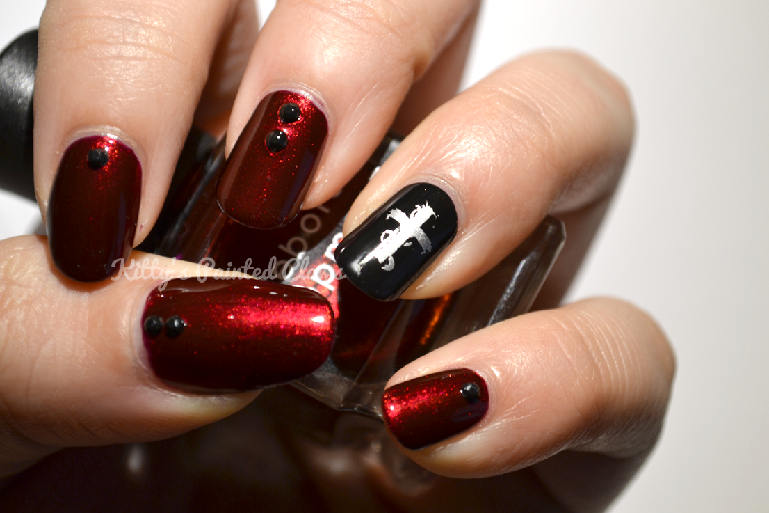 Great gothic nails!