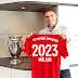 Thomas Muller signs two-year contract extension with Bayern Munich Thomas Muller signs two-year contract extension with Bayern Munich