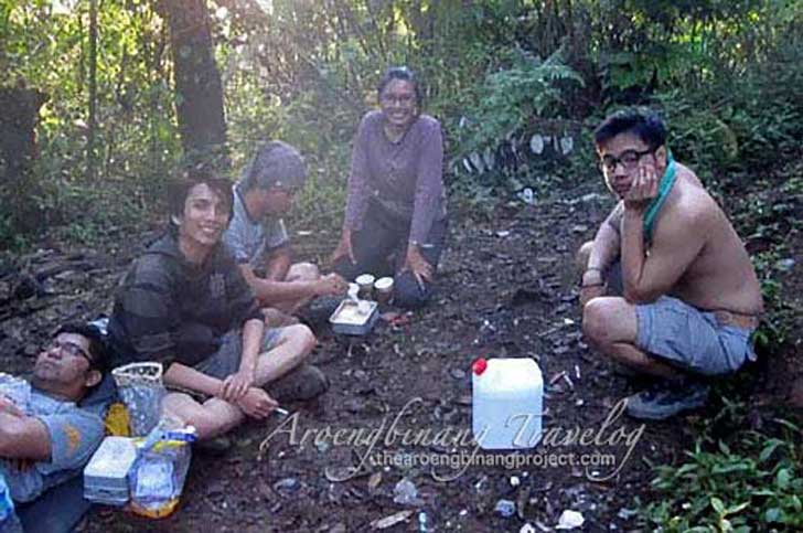 pendakian puncak gunung gede
