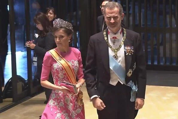 Victoria in Elie Saab gown. Queen Maxima in Jan Taminiau gown. Queen Letizia in Carolina Herrera gown, diamond tiara. Mary in Valentino