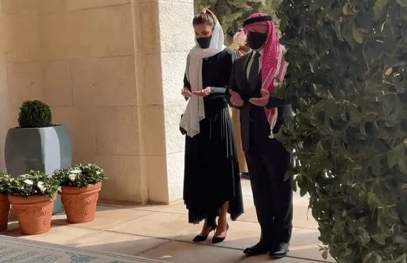 King Abdullah and Queen Rania visited the tomb of the late King Hussein