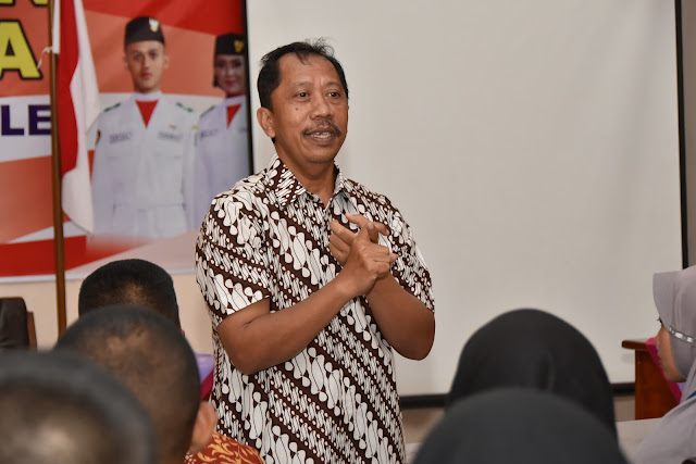 Kabag Protokol Gugah Motivasi Petugas Paskibraka Trenggalek Sebelum Jalankan Tugas