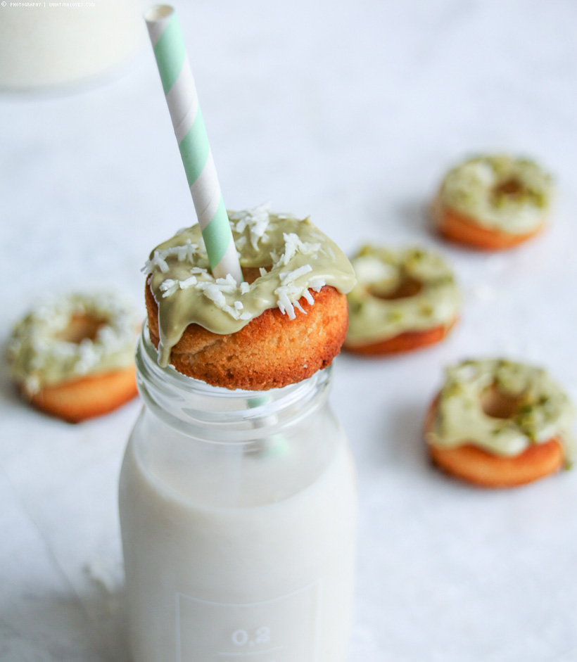 Minidonuts mit Matcha Glasur