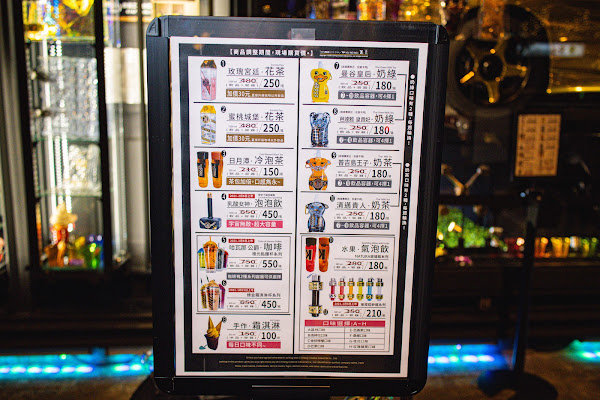 台南最潮飲品『朕心加加』新開幕,超帥氣跑車與『雷神之鎚』都在這! 台南最潮飲品『朕心加加』新開幕,超帥氣跑車與『雷神之鎚』都在這!