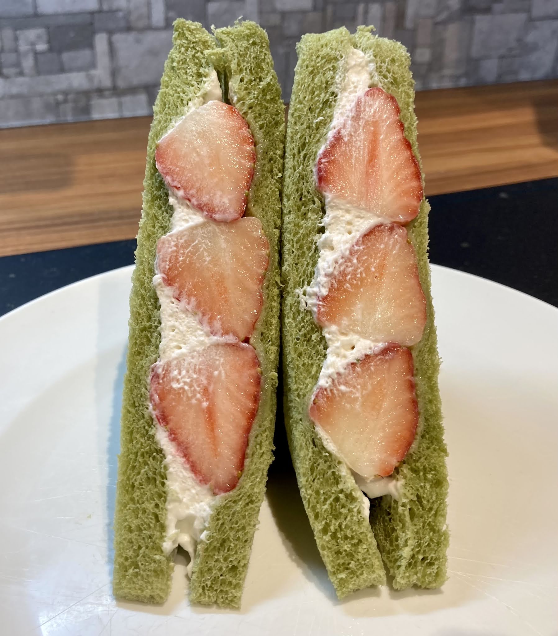 セブンvsファミマvsローソン いちごサンドガチンコ対決21 コンビニ研究本部サンド調査室 コンビニ サラリーマン総研 最新コンビニグルメがわかるブログ