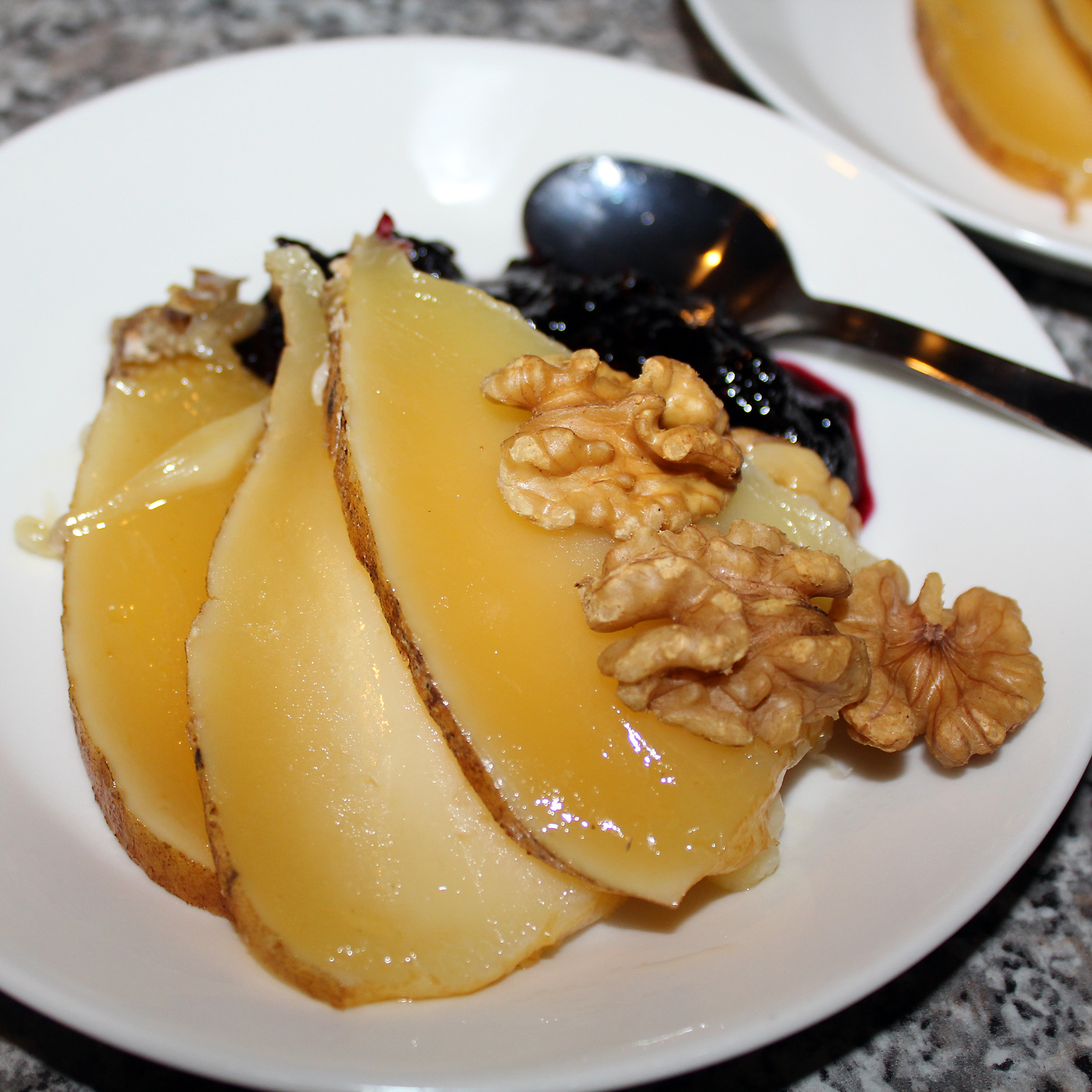 savuinen-manchego-juusto-mustikkahillokkeella