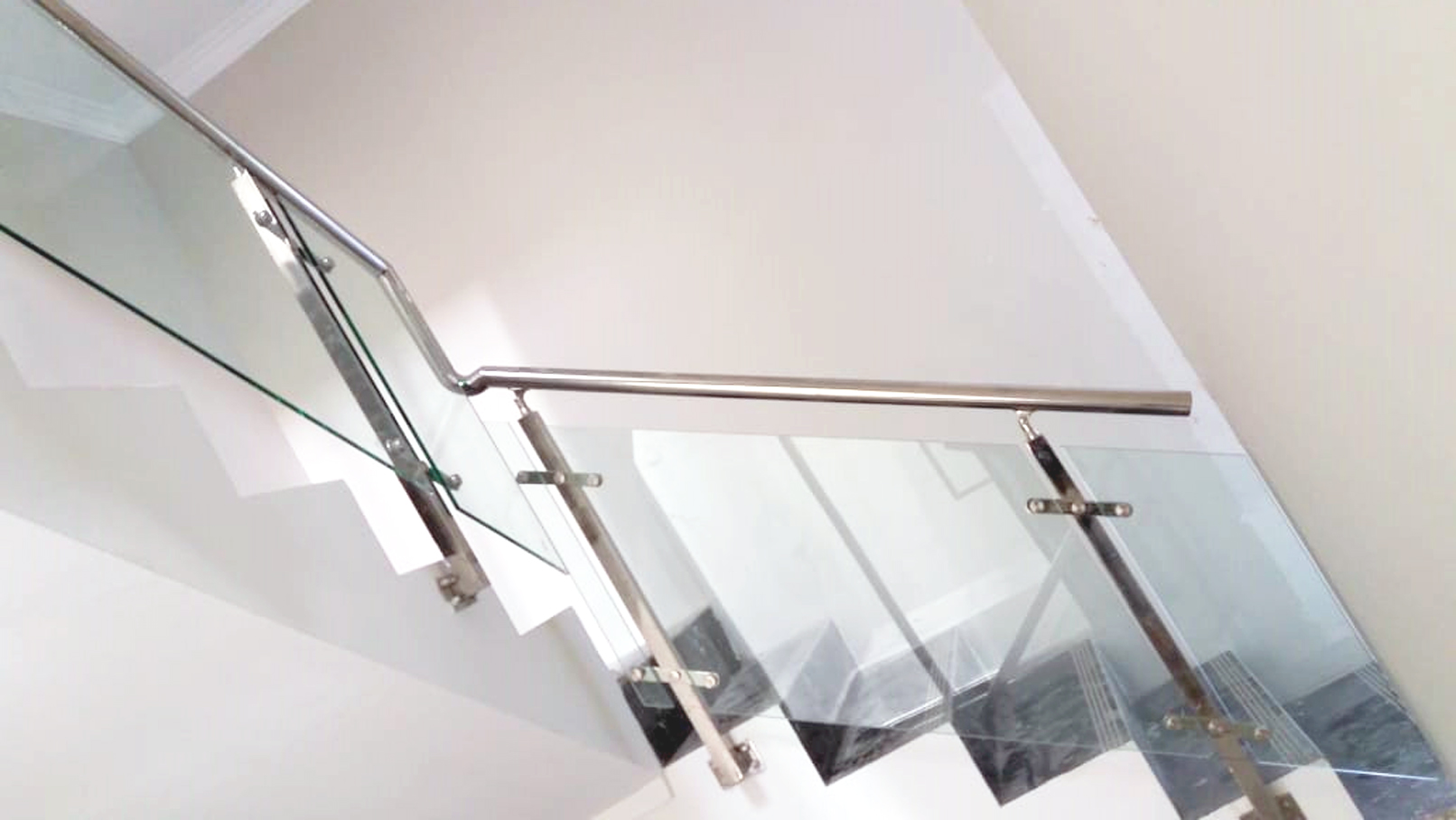 Railing Tangga Stainless Kaca Lokasi Kota Gresik