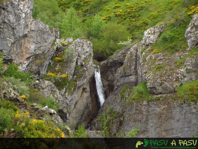 Cascada del arroyo del Puerto