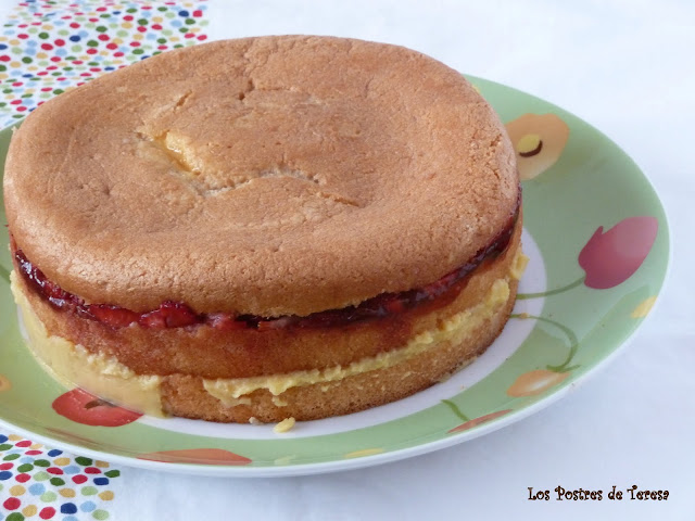  Tarta de Cumpleaños: Nata, Mandarina y Fresas 