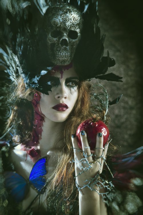 Aura - As santas, virgens e outras divindades femininas nas surreais fotografias de Lorena Cordero - Perséfone (Marla Garzón) Lorena Cordero fotografia surreal arte fashion mulheres deusas divindades femininas aura mitologia religião Perséfone (Marla Garzón)
