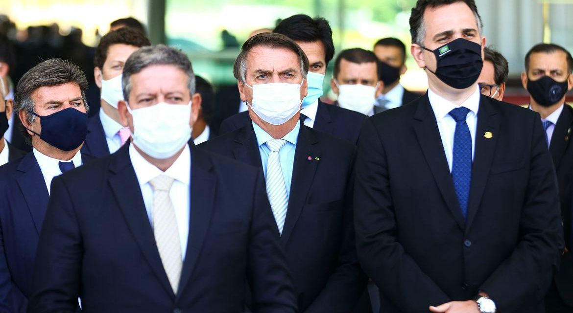 Centrão governa. Bolsonaro levou uma calça arriada. Por Paulo Cidmil