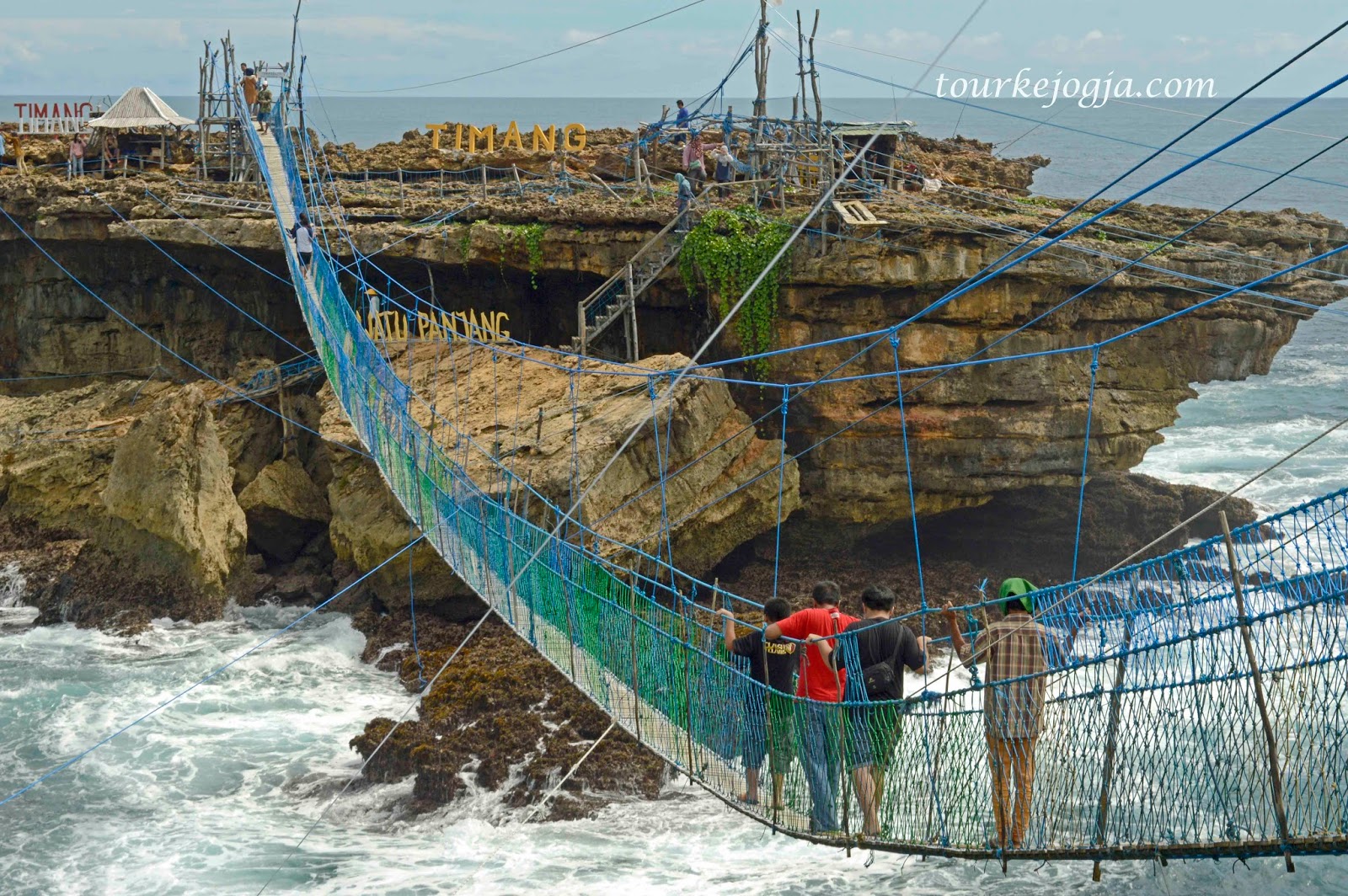Tantangan Pantai Timang, Gunung Kidul, Jogjakarta ~ Tour dan Wisata Ke