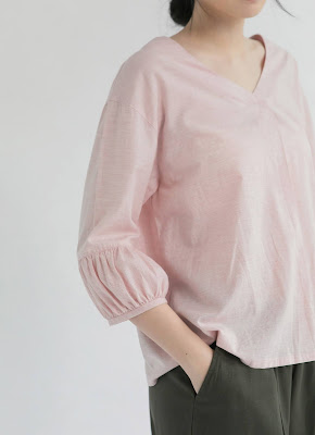 粉色造型袖V領女裝造型上衣