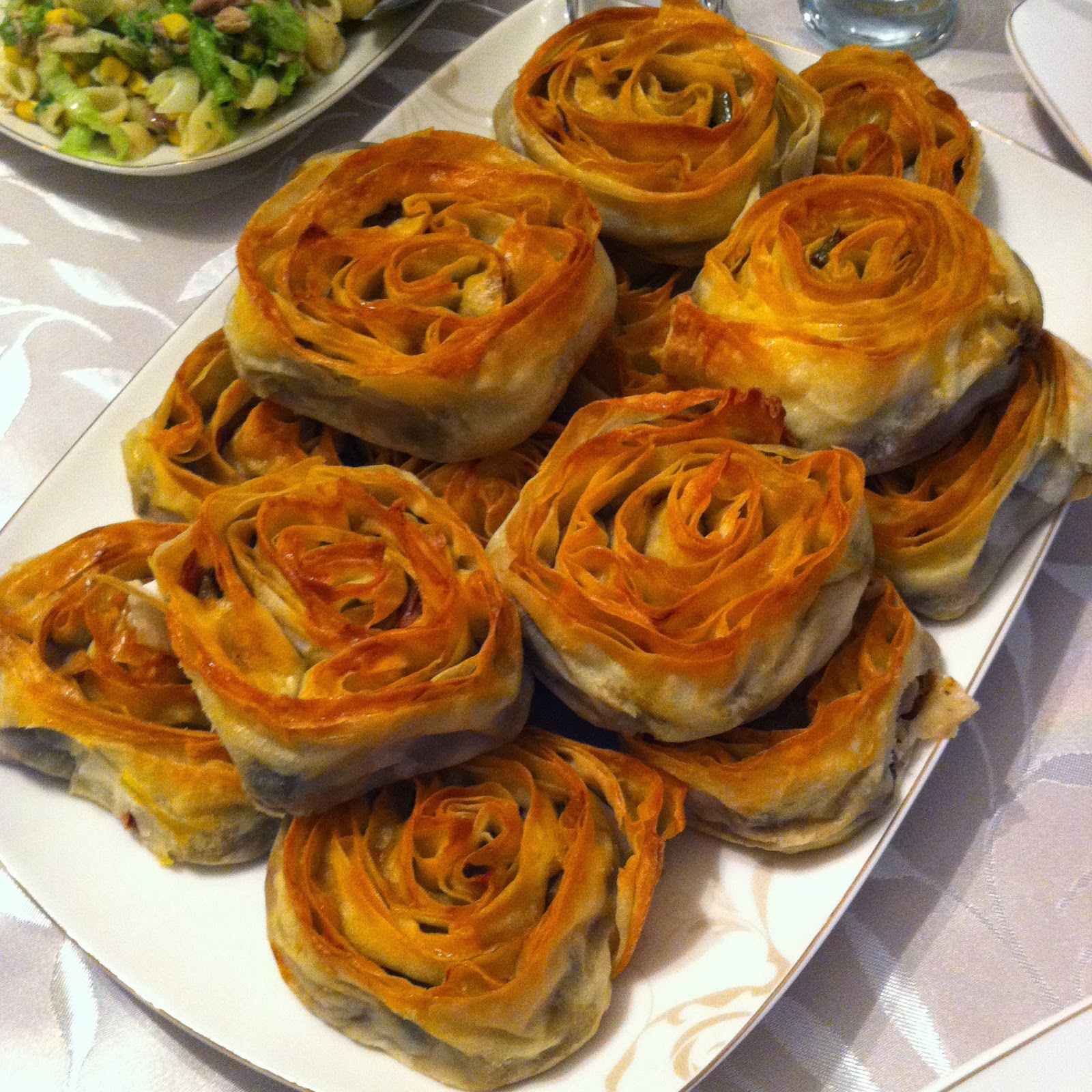 Pembe Limon Şerbeti Patlıcanlı Gül Börek