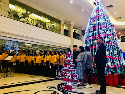 "Have A Sweet Christmas" by Celebrity Baker Raymond Tan at Promenade Cafe, Promenade Kota Kinabalu "Have A Sweet Christmas" by Celebrity Baker Raymond Tan at Promenade Cafe, Promenade Kota Kinabalu