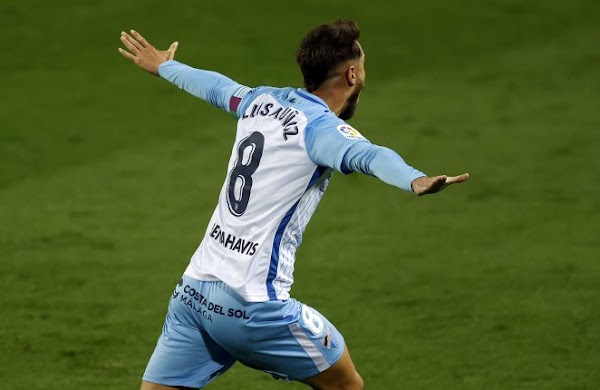 El Málaga rompe el gafe de casa con un partido muy completo ante el Rayo (2-0)