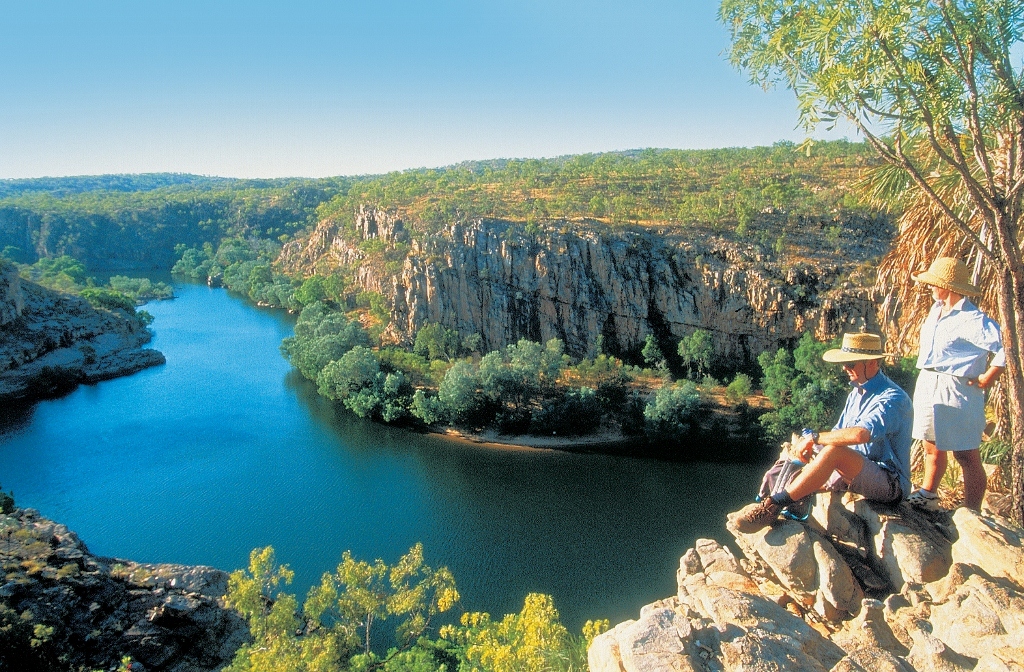 Реки озера австралии 7. Реки и озера Австралии. Озеро Мур Австралия. Речная сеть Австралии реки озера. Муррей в Австралии.