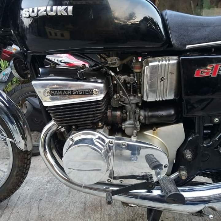 Suzuki gt380