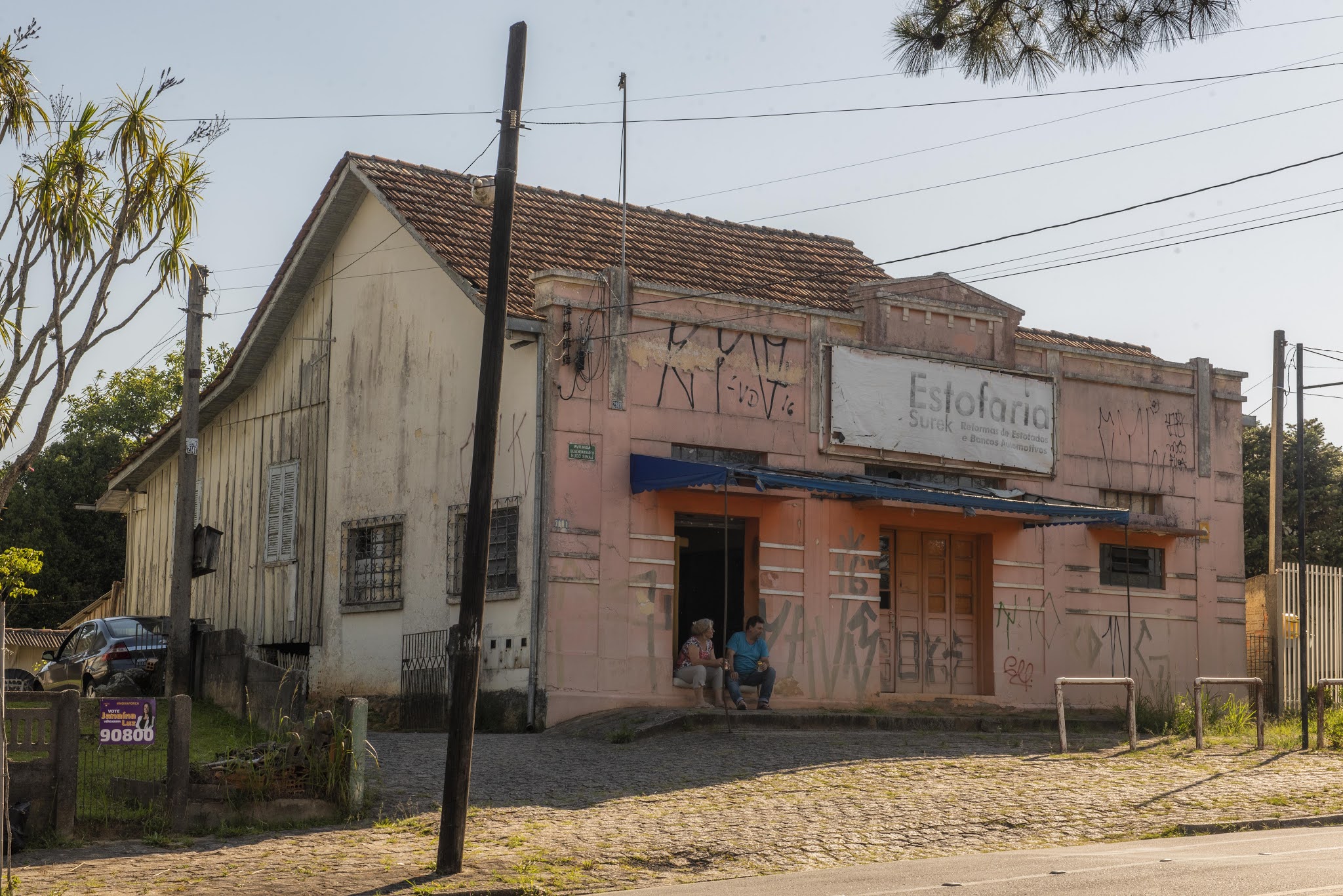 Fotografando Curitiba: Outra casa de madeira no Cristo Rei