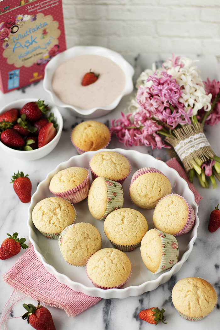ÇİLEKLİ VANİLYALI CUPCAKE Damy�s Kitchen