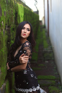 Fotografi Foto model Igo Cantik Devi dari Makassar menantang