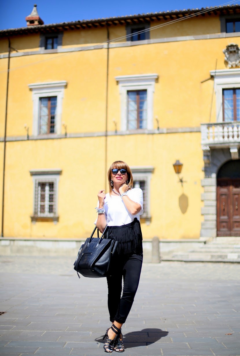 top H&M con frange top H&M con frange bianco e nero