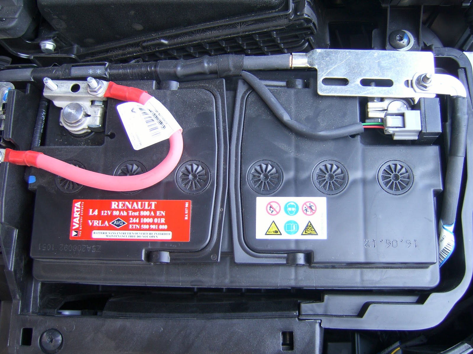 Cómo comprobar el estado de la batería del coche y cómo sustituirla