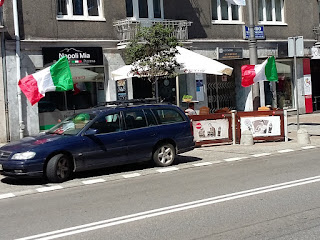 Gdynia, Świętojańska, gastronomia, flagi