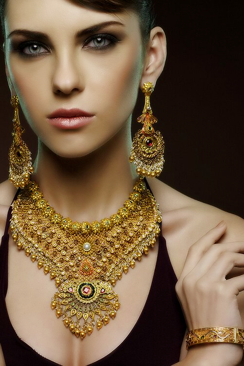 NEW ORNAMENTS MODEL SHOW GOLDEN ORNAMENTS BIG CLOSEUP PHOTOS TRENDY