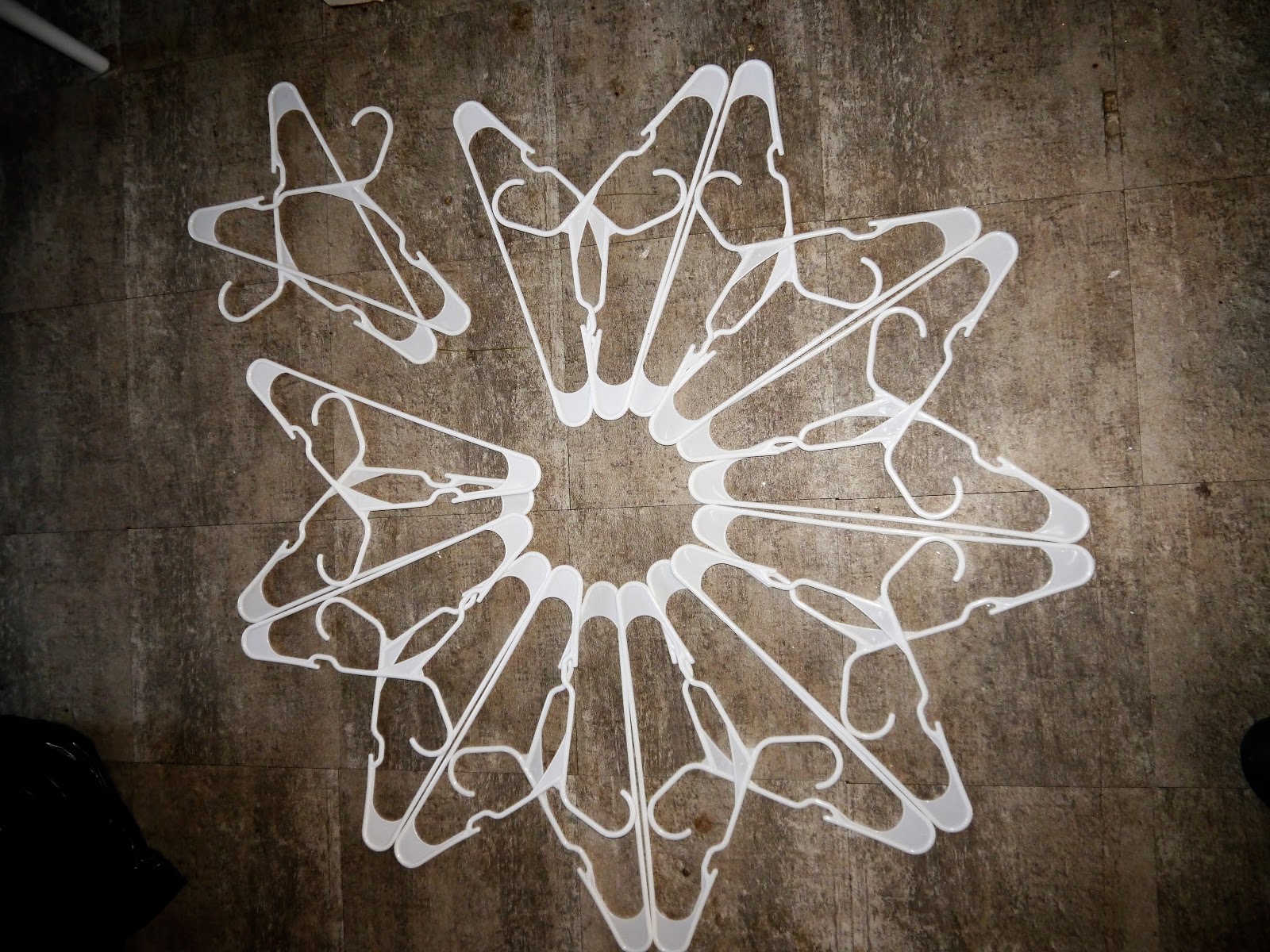 Suzy Homefaker Snowflake Hanger Tutorial (Dollar tree Craft)