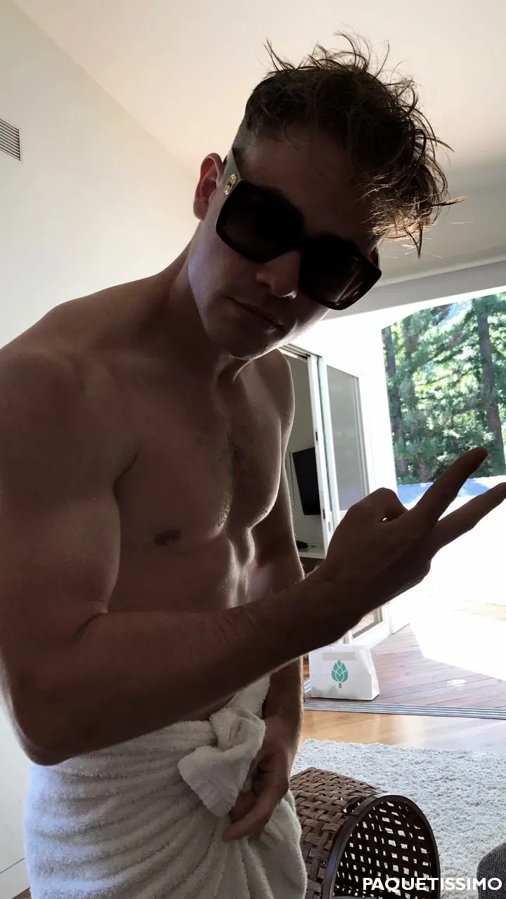 ▷ Paquete de Dacre Montgomery sin camiseta - Paquetissimo
